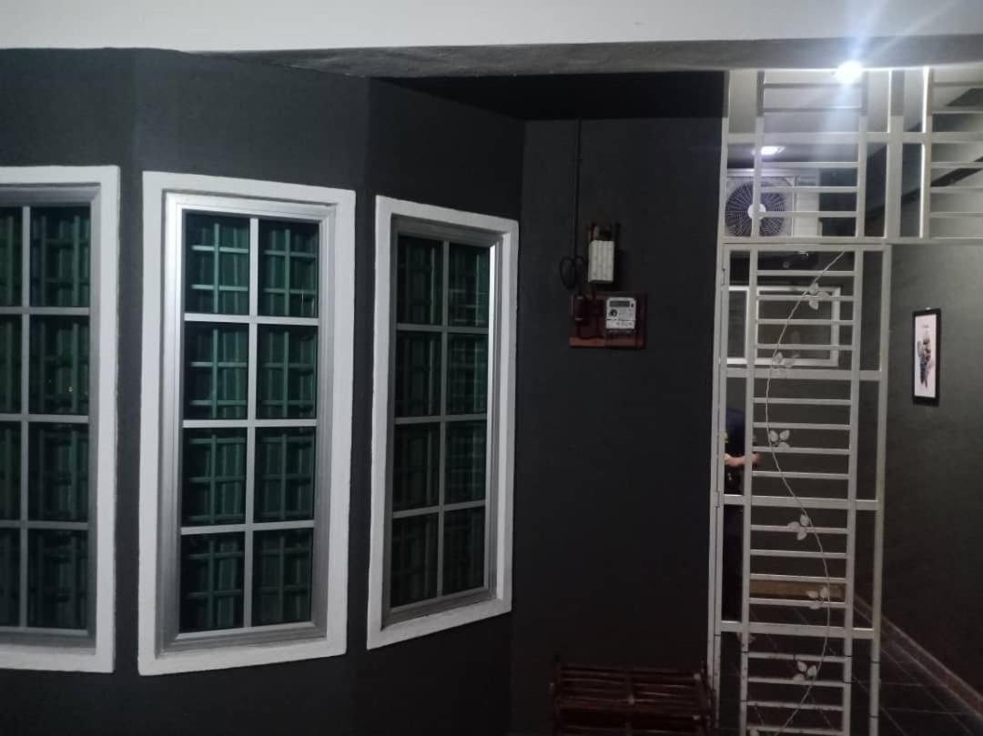 Kh Homestay Comfy N Calm Seri Manjung Buitenkant foto