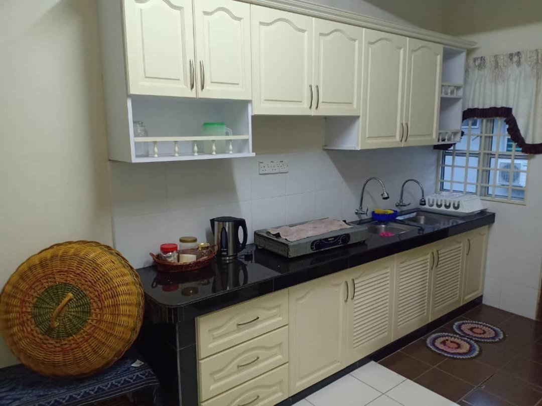 Kh Homestay Comfy N Calm Seri Manjung Buitenkant foto